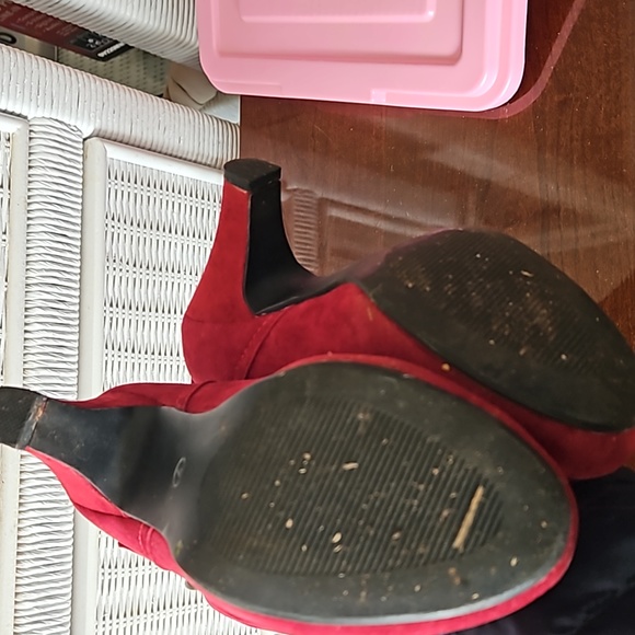 Burgandy boots heel size 7 suede material - Picture 3 of 4